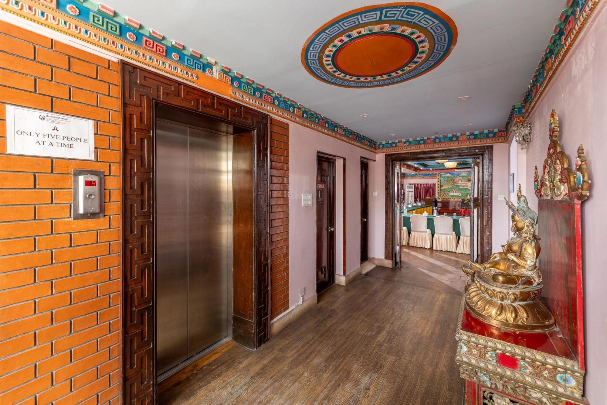 Hotel Marshyangdi Катманду Экстерьер фото