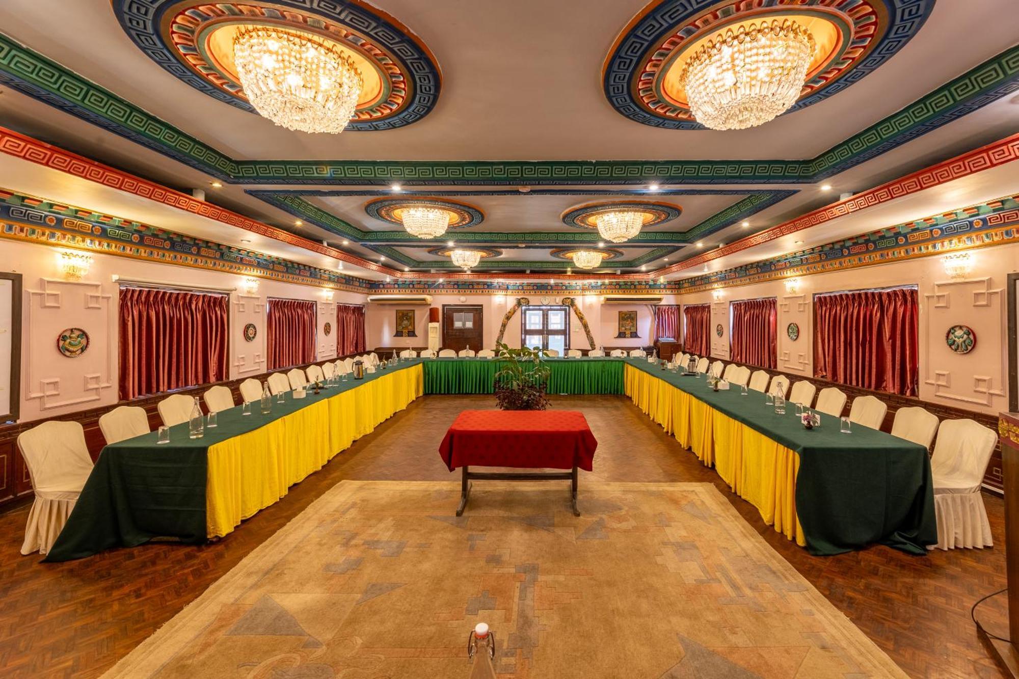 Hotel Marshyangdi Катманду Экстерьер фото