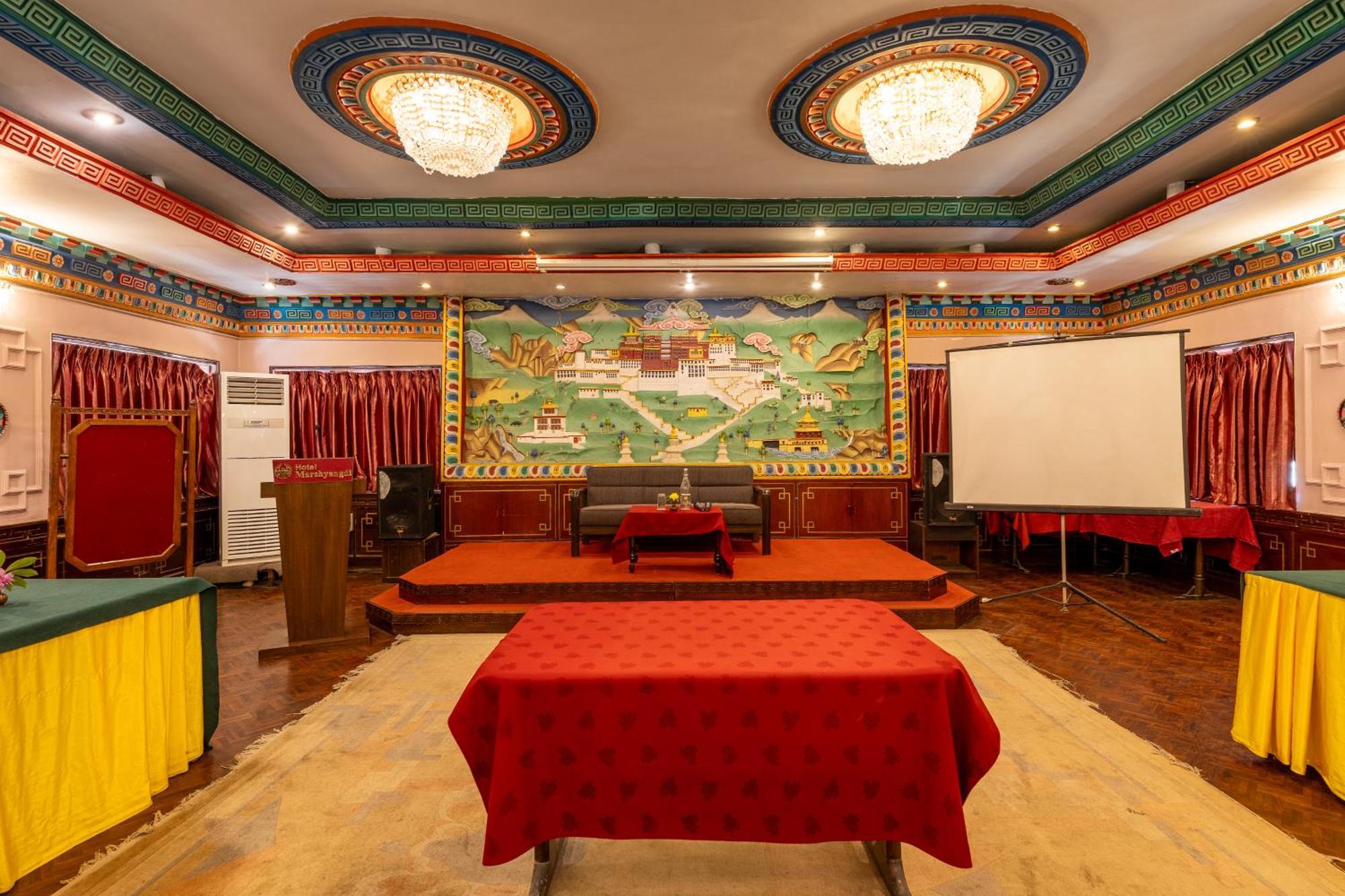 Hotel Marshyangdi Катманду Экстерьер фото