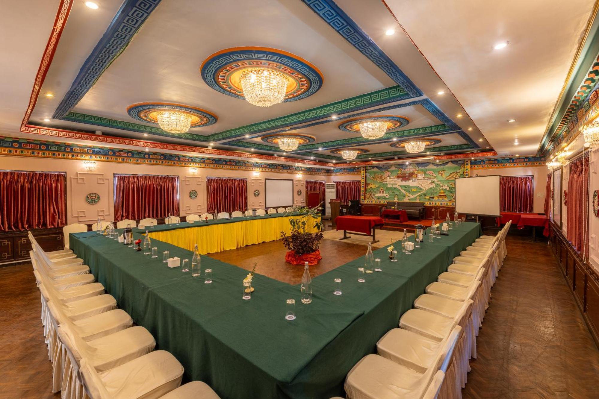 Hotel Marshyangdi Катманду Экстерьер фото