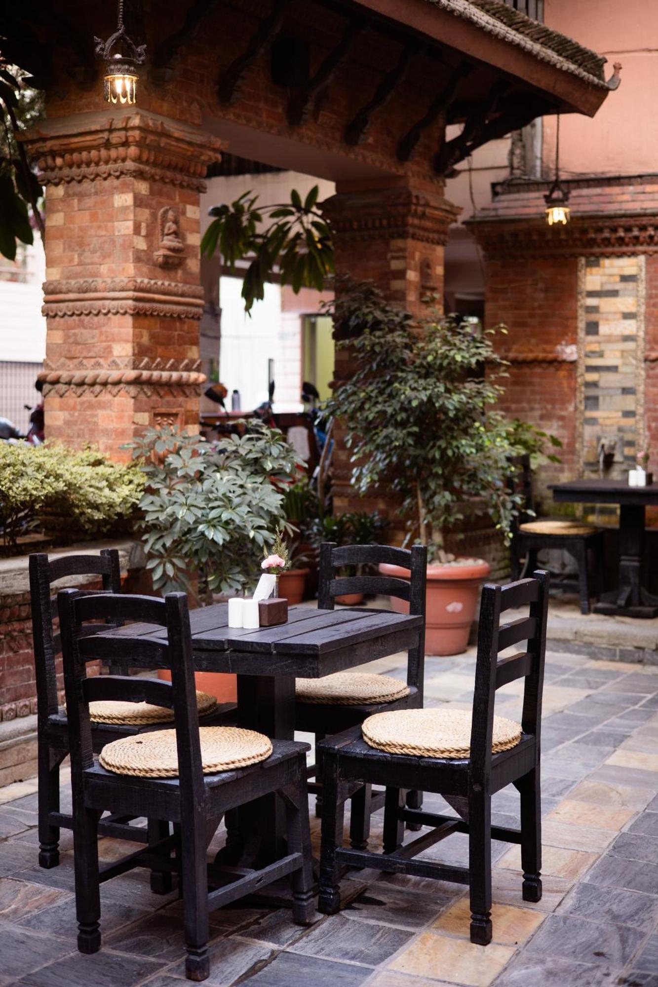 Hotel Marshyangdi Катманду Экстерьер фото