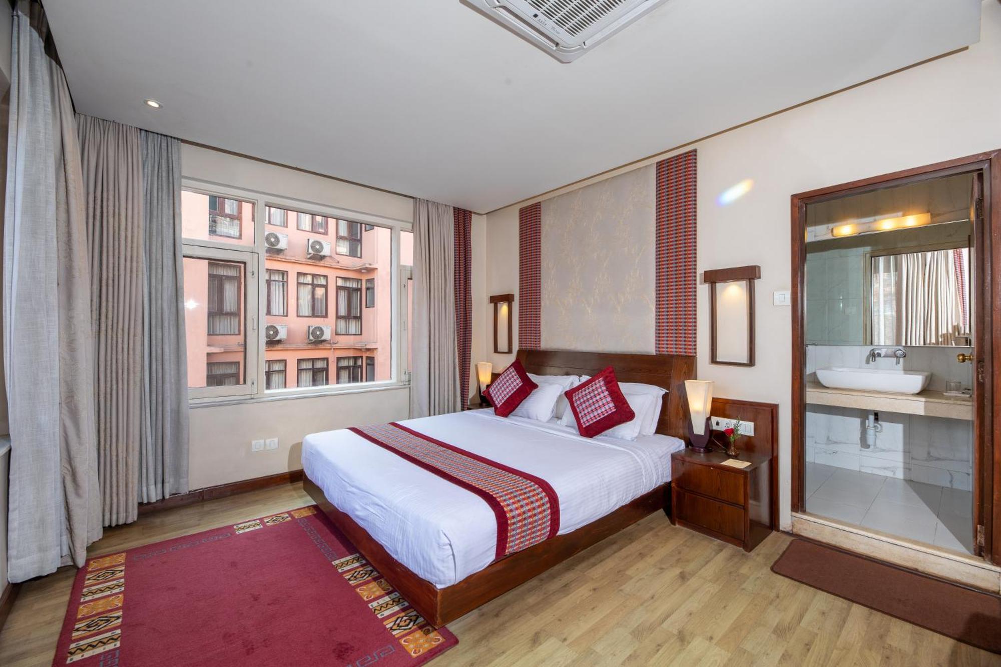 Hotel Marshyangdi Катманду Экстерьер фото