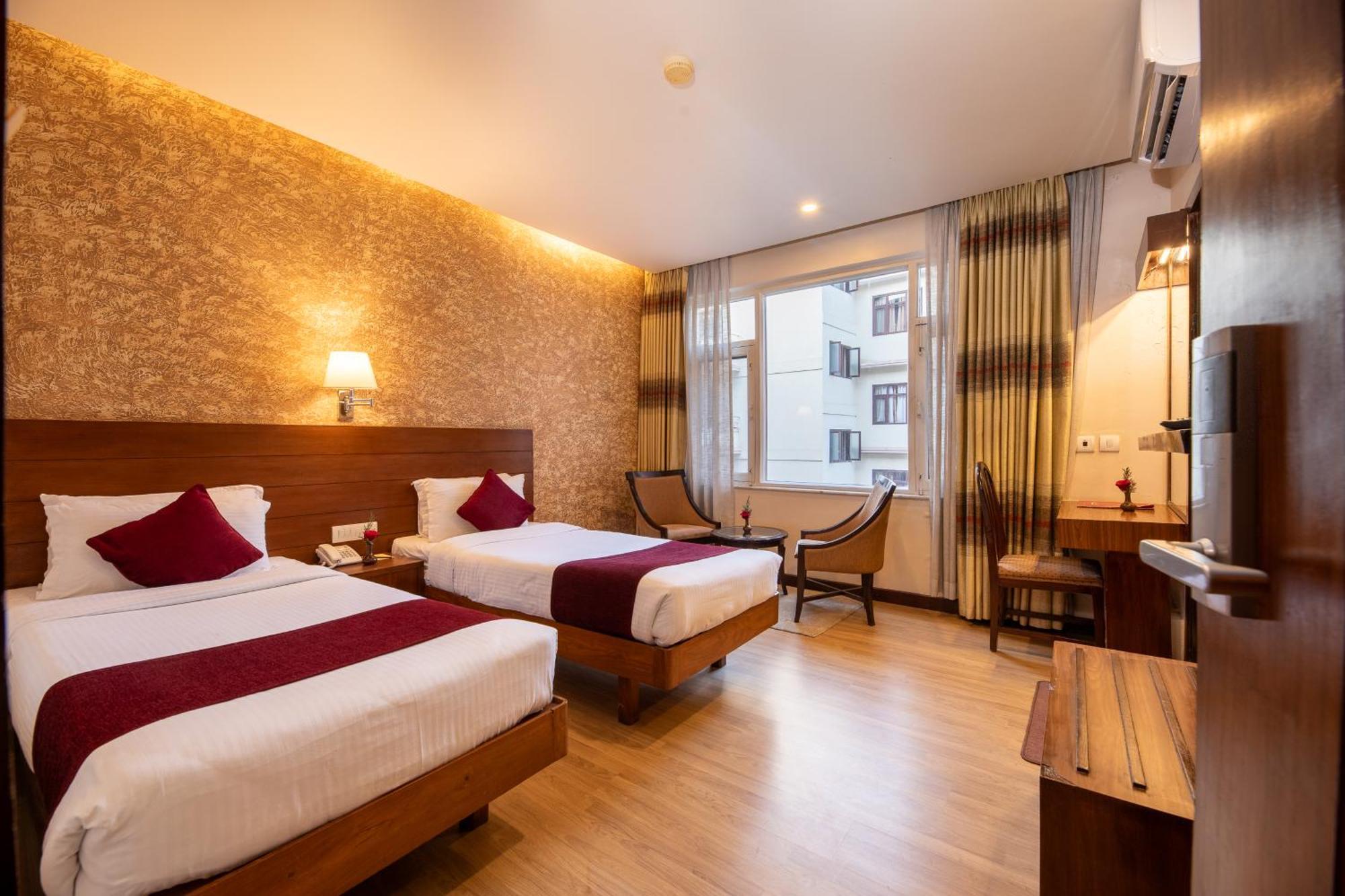Hotel Marshyangdi Катманду Экстерьер фото