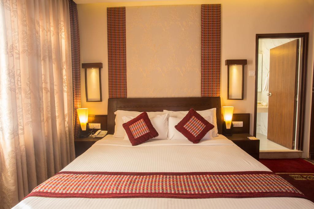 Hotel Marshyangdi Катманду Экстерьер фото
